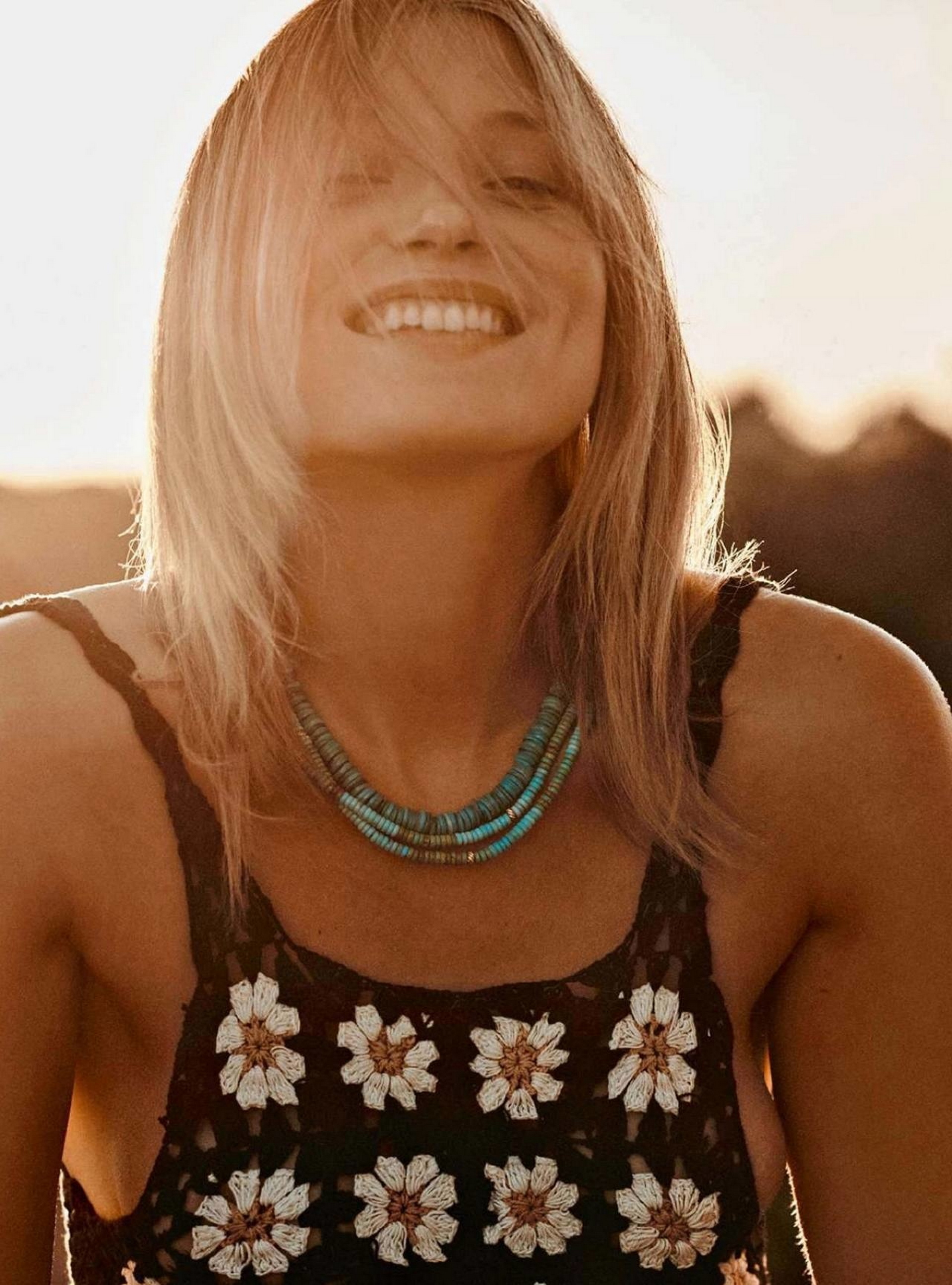 Hana_Jirickova_topless_for_Elle_France_August_2022_18x_HQ__10_.jpg